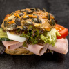 Kürbis-Apfel-Krusti- Schinken-belegtes Brötchen